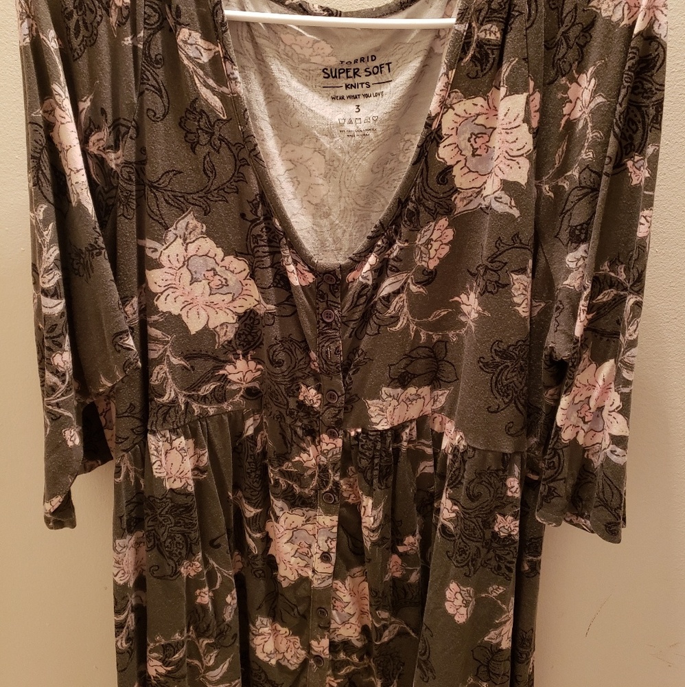 Torrid Size 3 3/4 Sleeve Blouse